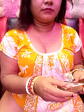 Snapshot of ella_mariya chatting on October 31, 2025, 1:52 pm ella mariya online show from October 31, 2025, 1:52 pm