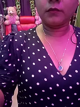 Snapshot of ella_mariya chatting on November 10, 2025, 2:55 pm ella mariya online show from November 10, 2025, 2:55 pm