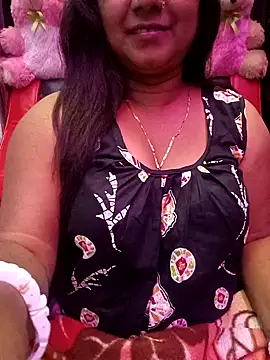 Snapshot of ella_mariya chatting on January 14, 2026, 6:11 pm ella mariya online show from January 14, 2026, 6:11 pm