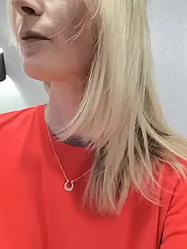AvelinaLeoni online show from June 4, 2026, 3:17 pm