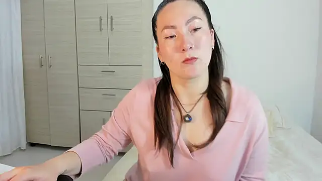 Snapshot of Elle_Lee_ chatting on September 15, 2025, 2:17 pm Elle Lee online show from September 15, 2025, 2:17 pm