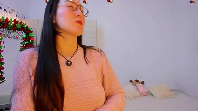 Elle Lee  online show from December 2, 2025, 2:41 pm