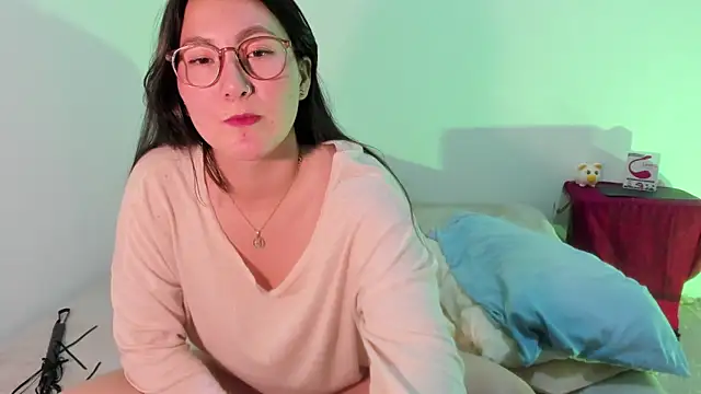 Snapshot of Elle_Lee_ chatting on March 10, 2025, 12:18 am Elle Lee online show from March 10, 2025, 12:18 am