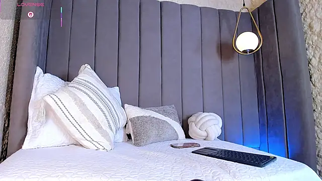 Elise Diamond online show from February 9, 2026, 9:57 pm