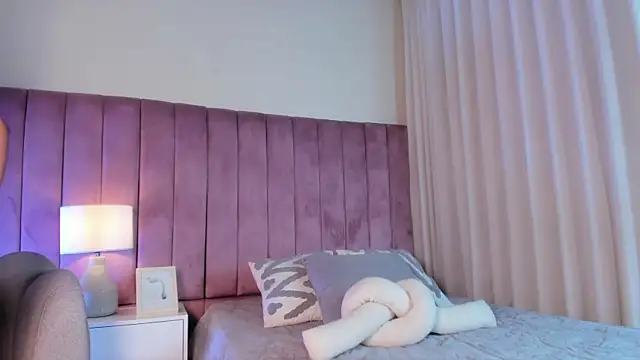 Elise Diamond online show from April 9, 2026, 2:13 am