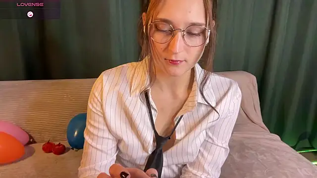 Snapshot of Pavlyna chatting on October 31, 2025, 3:41 pm Pavlyna online show from October 31, 2025, 3:41 pm