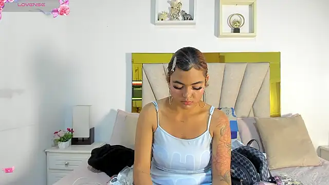 Snapshot of vahiolet_fuentes chatting on February 12, 2026, 2:55 am vahiolet fuentes online show from February 12, 2026, 2:55 am