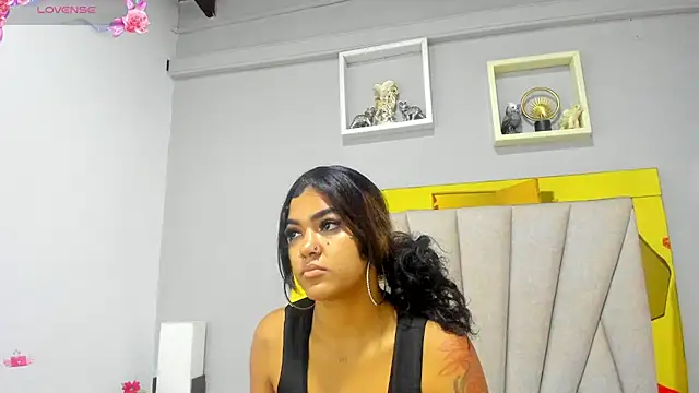 Snapshot of vahiolet_fuentes chatting on May 1, 2026, 3:00 am vahiolet fuentes online show from May 1, 2026, 3:00 am