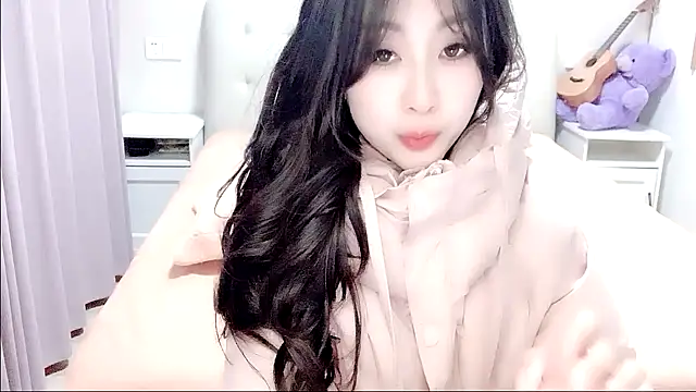 aisha123123 online show from January 7, 2026, 2:00 pm