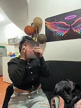 karenlennox1 online show from December 16, 2025, 11:09 pm