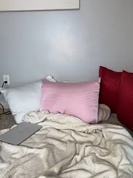 Cherry-red-xo online show from March 16, 2026, 4:43 pm