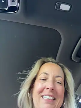 Cherry-red-xo online show from April 23, 2026, 4:19 pm