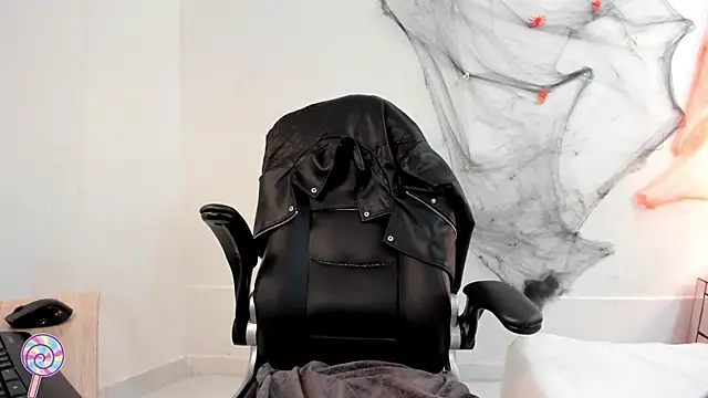 sagitariuus girll online show from October 25, 2025, 4:55 am