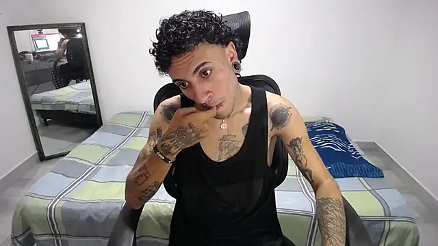 Snapshot of present_the_magic chatting on January 11, 2026, 6:37 pm present the magic online show from January 11, 2026, 6:37 pm