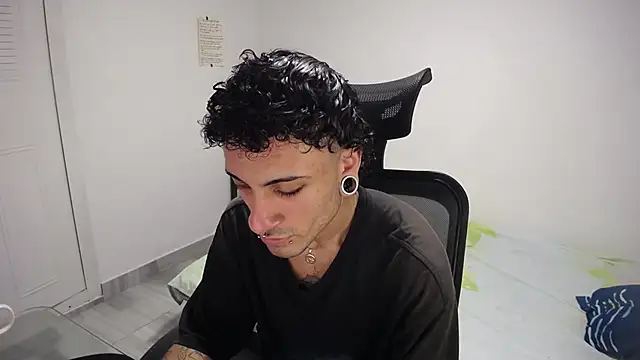 Snapshot of present_the_magic chatting on January 14, 2026, 8:12 pm present the magic online show from January 14, 2026, 8:12 pm