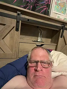 Mimmoromeo1973 online show from April 15, 2026, 4:51 am