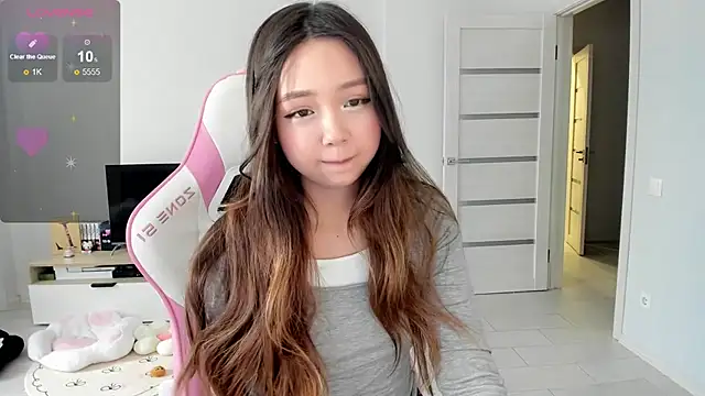 Snapshot of Fluffy_Rose chatting on May 22, 2026, 3:04 am Fluffy Rose online show from May 22, 2026, 3:04 am