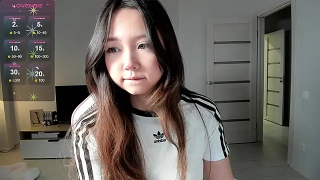 Snapshot of Fluffy_Rose chatting on February 19, 2026, 3:36 am Fluffy Rose online show from February 19, 2026, 3:36 am