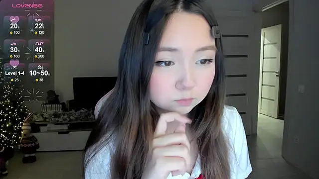 Snapshot of Fluffy_Rose chatting on January 8, 2026, 1:44 am Fluffy Rose online show from January 8, 2026, 1:44 am