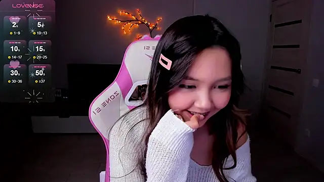 Fluffy Rose online show from October 6, 2025, 3:13 pm