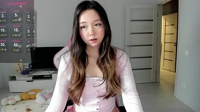 Snapshot of Fluffy_Rose chatting on May 26, 2026, 12:31 am Fluffy Rose online show from May 26, 2026, 12:31 am
