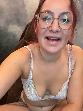 ladoucedu34 online show from October 19, 2025, 1:36 pm