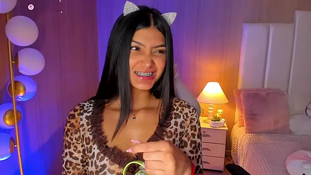 Snapshot of CaseyPiierce chatting on November 19, 2025, 8:31 pm CaseyPiierce online show from November 19, 2025, 8:31 pm