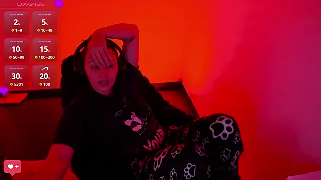 bonnie moon  online show from March 27, 2026, 8:21 pm