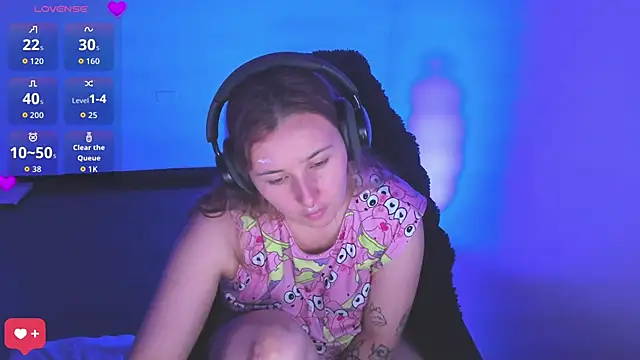 bonnie moon  online show from March 19, 2026, 10:43 pm