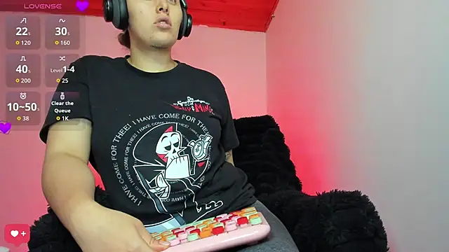 bonnie moon  online show from February 9, 2026, 9:35 pm