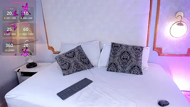 Paiige peach online show from October 28, 2025, 7:57 pm