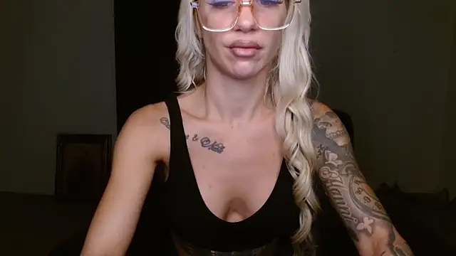 JuicyJanexo online show from September 17, 2025, 4:25 am