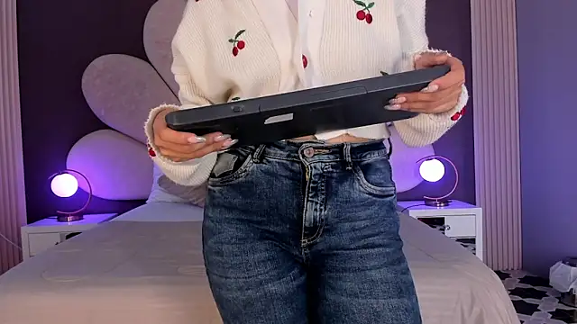 Susa1userma  online show from April 16, 2026, 11:44 am