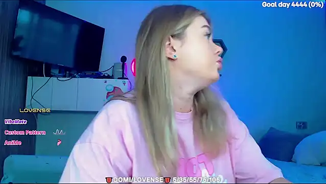 SuchCute online show from February 8, 2026, 3:15 am