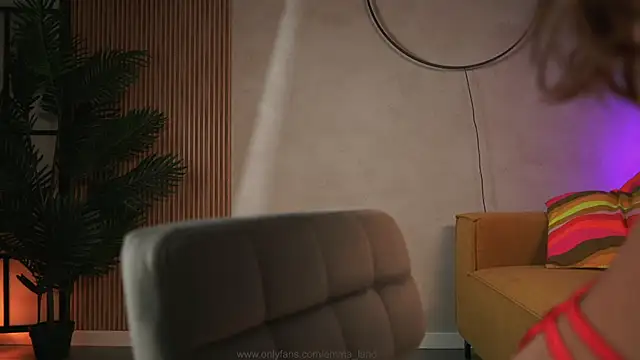 Snapshot of emma_land chatting on December 5, 2025, 9:19 am emma land online show from December 5, 2025, 9:19 am