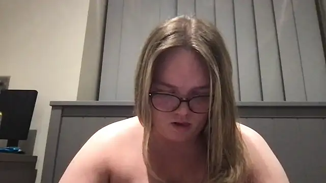 Snapshot of honeyyy24 chatting on July 20, 2026, 10:23 pm honeyyy24 online show from July 20, 2026, 10:23 pm