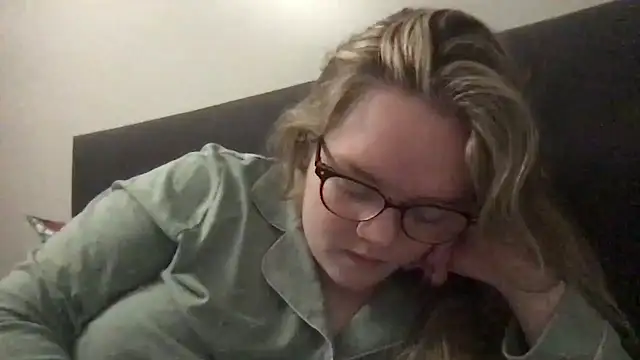 honeyyy24 online show from February 22, 2026, 11:28 pm