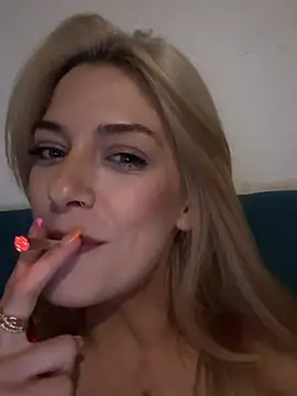 Snapshot of Lolitaxlola chatting on March 17, 2025, 10:19 pm Lolitaxlola online show from March 17, 2025, 10:19 pm