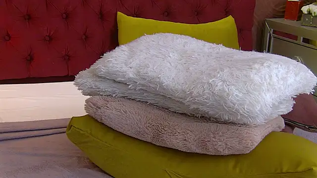 Snapshot of IrisMonn chatting on February 24, 2025, 11:43 am IrisMonn online show from February 24, 2025, 11:43 am