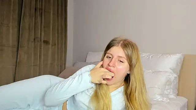 Snapshot of kirraa_ chatting on November 13, 2025, 8:35 pm kirraa online show from November 13, 2025, 8:35 pm