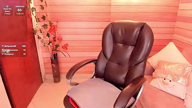 Snapshot of marien_thomson_ chatting on November 17, 2025, 2:26 am marien thomson online show from November 17, 2025, 2:26 am