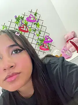 melyescobar online show from March 18, 2025, 12:06 pm