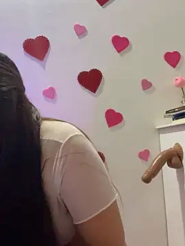 melyescobar online show from February 12, 2026, 4:01 am