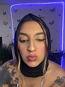 Snapshot of Lia-mitch chatting on July 14, 2026, 6:58 pm Lia-mitch online show from July 14, 2026, 6:58 pm