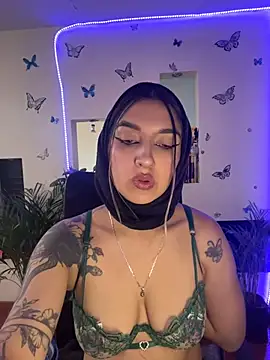 Snapshot of Lia-mitch chatting on August 4, 2026, 6:56 pm Lia-mitch online show from August 4, 2026, 6:56 pm