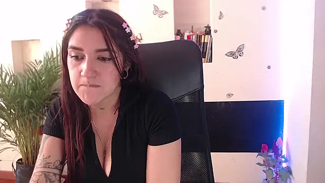 Snapshot of Lia-mitch chatting on March 17, 2025, 8:19 pm Lia-mitch online show from March 17, 2025, 8:19 pm