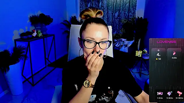 LadyIzabel online show from October 21, 2025, 8:47 am