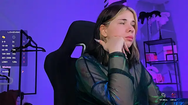 AliceSunday online show from October 28, 2025, 2:12 am