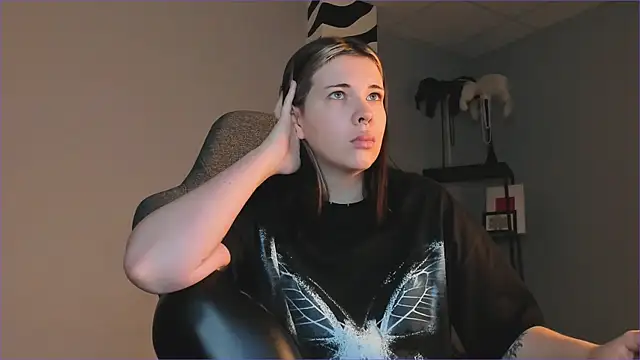 AliceSunday online show from November 29, 2025, 4:56 am