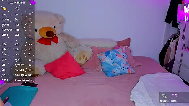 Lunadahia online show from December 5, 2025, 4:33 am